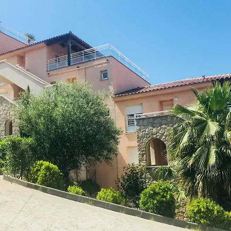 Une Chambre Avec Jardin Dans Avec Piscine Apartman *