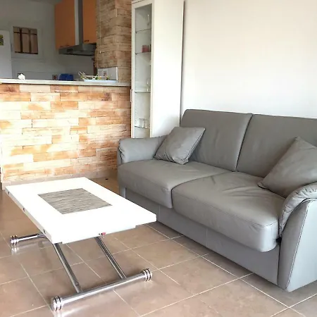 Une Chambre Avec Jardin Dans Avec Piscine Apartman