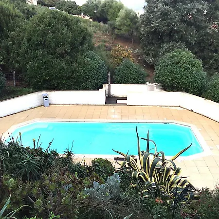 Une Chambre Avec Jardin Dans Avec Piscine