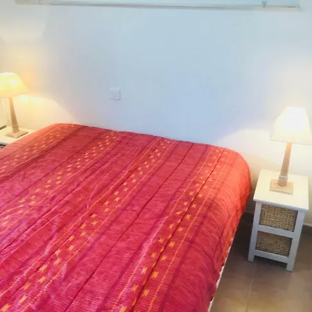 Apartment Une Chambre Avec Jardin Dans Avec Piscine *